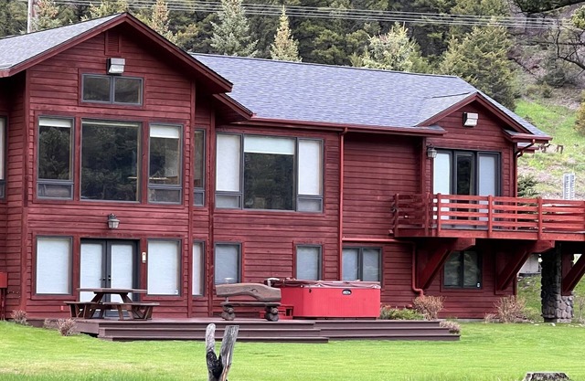 Elchlandung - Wunderschönes Haus am schönen Gallatin River