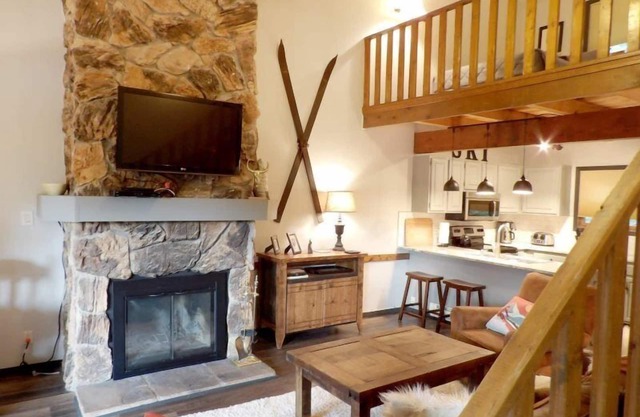 Nur wenige Schritte von den Pisten im Herzen des Taos Ski Valley entfernt