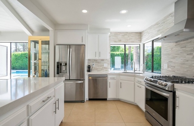 Gorgeous Mountain View Home with Putting Green, Pool, Fire pit and an Orchard!