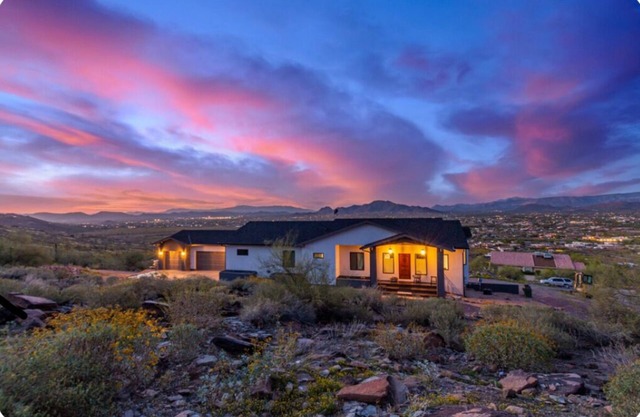 Gorgeous mountaintop home in North Phoenix! Beautiful views, peaceful community