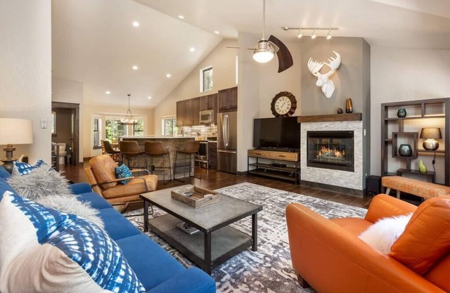 Mtn Modern End Unit Home: Gehen Sie zu den Aufzügen! PRIVATE Spa, Garage & Deck, 3 King Bds!