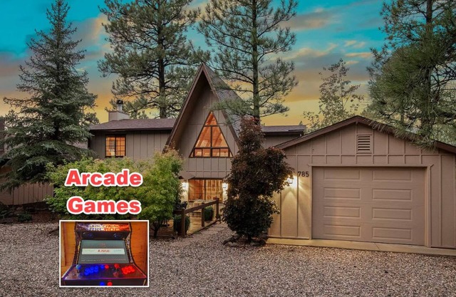 Gorgeous Munds A-Frame Cabin Retreat, New custom arcade machine! Dishwasher Added Too!