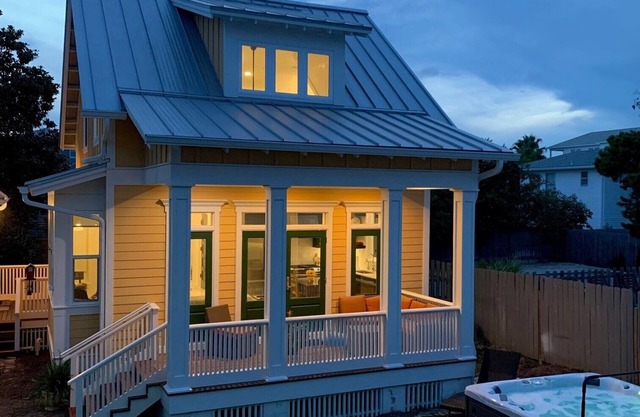 Gorgeous new beach cottage in fantastic location!