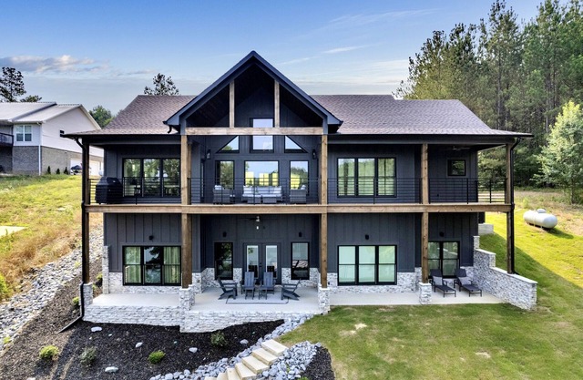 ~Gorgeous New Home~Smith Lake~Waterfront!4BR!Private Dock! Winter Specials!