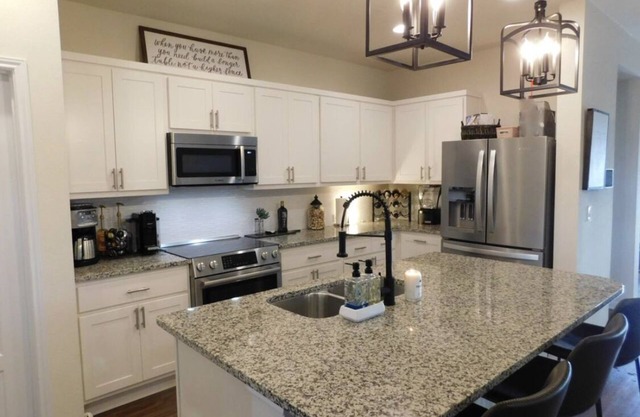 Gorgeous Newer Home Tesla Close 6 Beds Crew Welcome