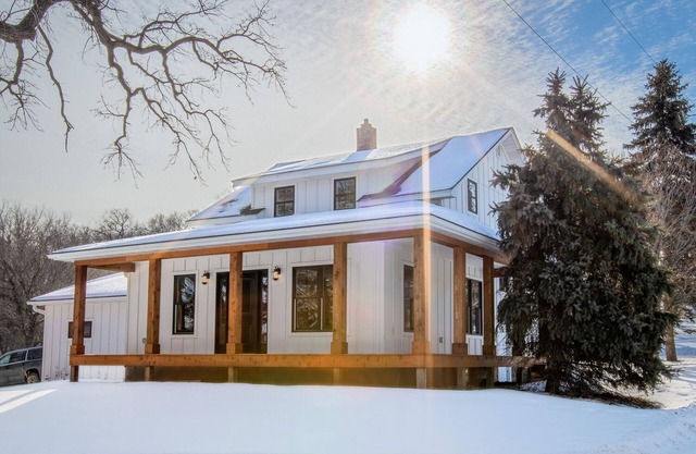 Gorgeous Newly Renovated Farmhouse on 26 Private Acres