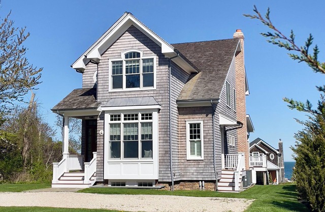 Gorgeous North Fork Beach House, sea views, amazing sunsets, 3min walk to beach