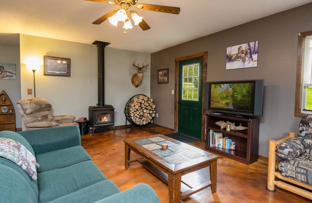 Gorgeous Northwoods River Retreat