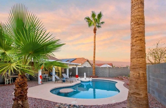 GORGEOUS OASIS! 3BR 2 BA Full House W/ Heated Pool