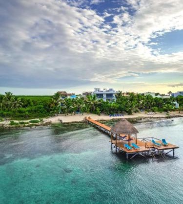 Gorgeous Oceanfront Villa with Private Pool and Dock