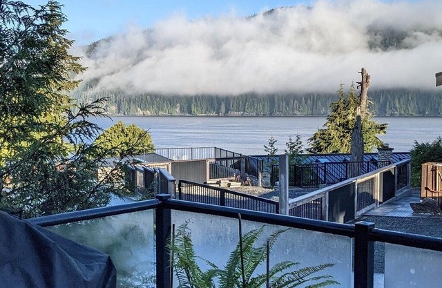 Gorgeous Oceanview Cottage - 3 Bedroom