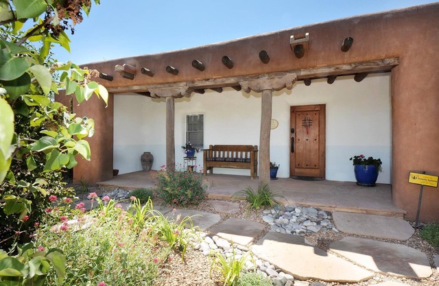 Wunderschön auf Garcia: Lux Adobe im historischen Eastside