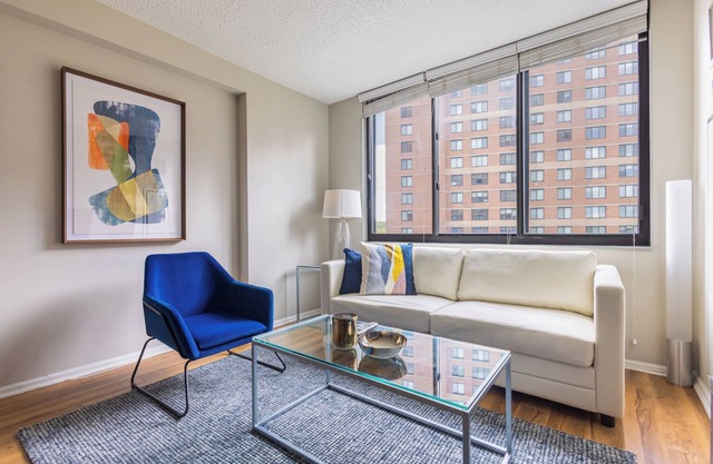 Gorgeous One Bedroom - 5-min Walk from Metro-North