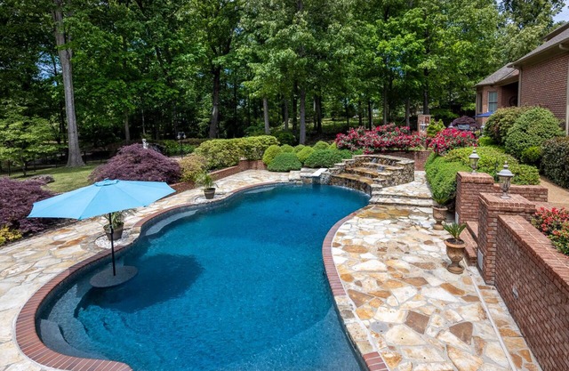 Gorgeous Park-like Oasis 4 acres w/ Stunning Pool