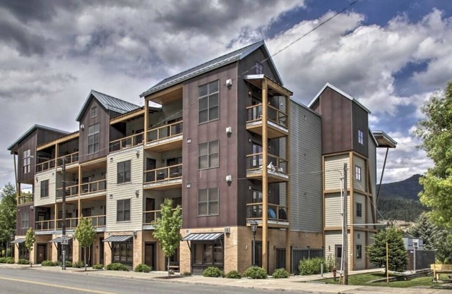Gorgeous Penthouse w/Views! Sleeps 4. Comfy and Cozy