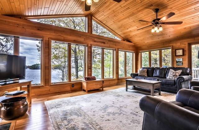 Gorgeous Private Home w/ magnificent lake views!