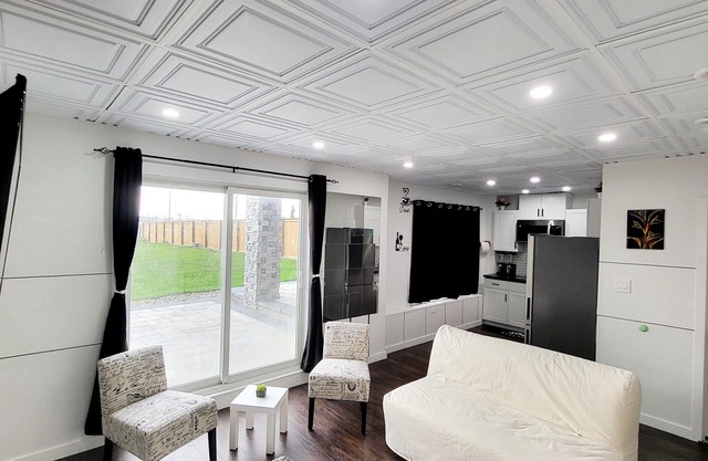 Gorgeous Private- Separate Walkout Suite- Lake View