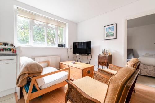 Gorgeous Putney Flat