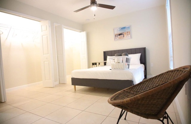 Gorgeous Queen Master Suite w/ private lavatory