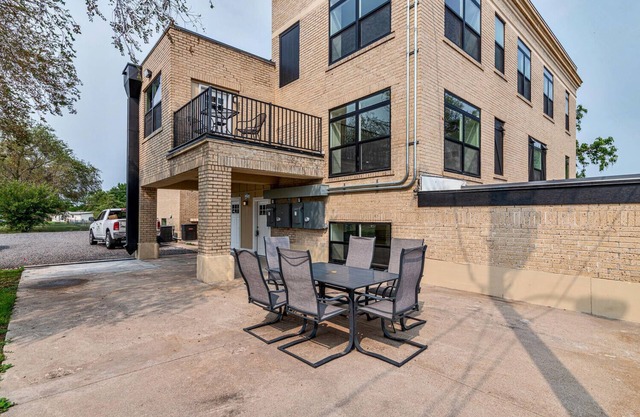 Gorgeous Remodeled Studios! #9