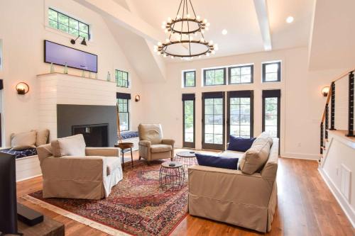 Gorgeous Renovation Walk to Water