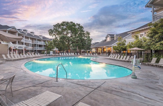 Gorgeous Resort in California Wine Country, Windsor!
