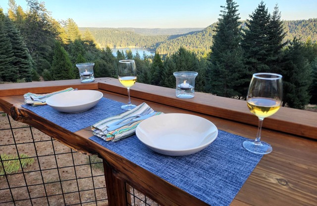 Gorgeous Retreat with the Best View, Chef's Kitchen, WiFi, Spa Tub and Hot Tub