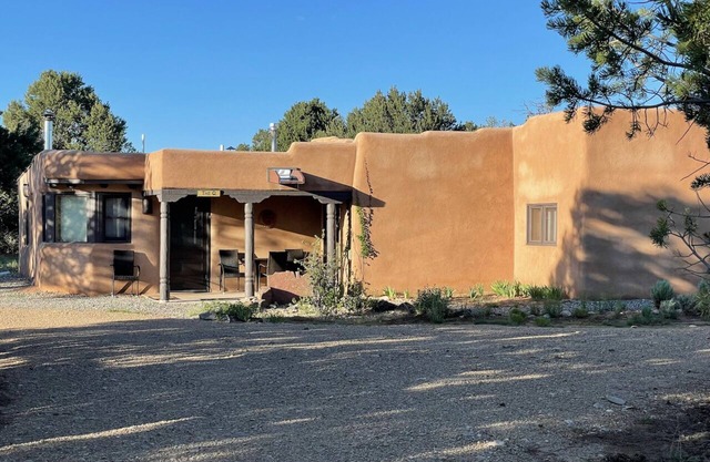 Gorgeous, Romantic Adobe Home between Taos & Ojo Caliente Spa!