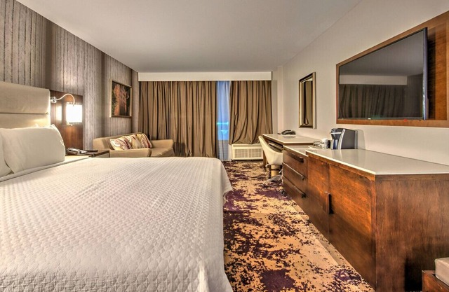 Gorgeous Room w/ Modern Design & Private Balcony