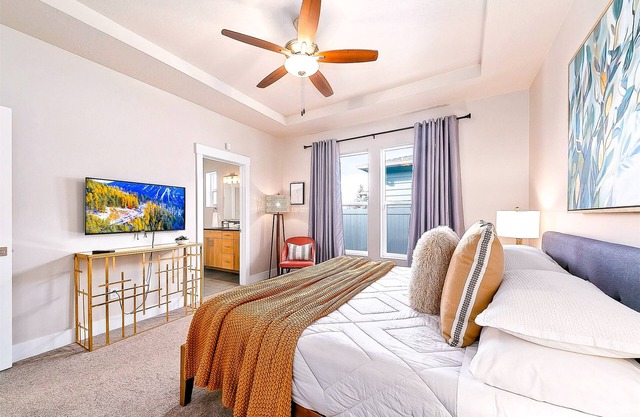 Gorgeous & Secluded 3BR 2BA Getaway by The Village