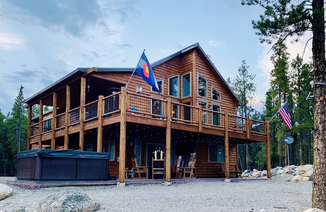 Gorgeous Secluded Cabin; Hot Tub; Mtn Views Pike’s Peak on 5 acres; hiking trail