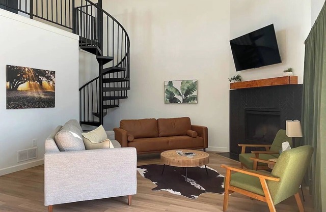 Gorgeous, Secluded Hill Country Escape Near River + Game room!