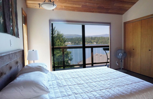 Gorgeous Shawnigan sunsets from hot tub & dock