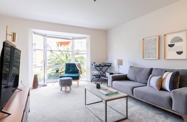 Gorgeous South Beach 2BR w/ Pool, Spa, nr. AT&T Park, by Blueground