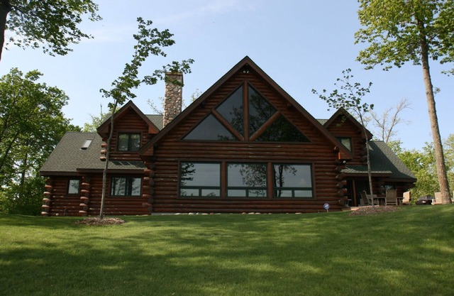 Wunderschönes, geräumiges Log Lake Home - herrliche Aussicht auf 285 Meter des Lake Shore!