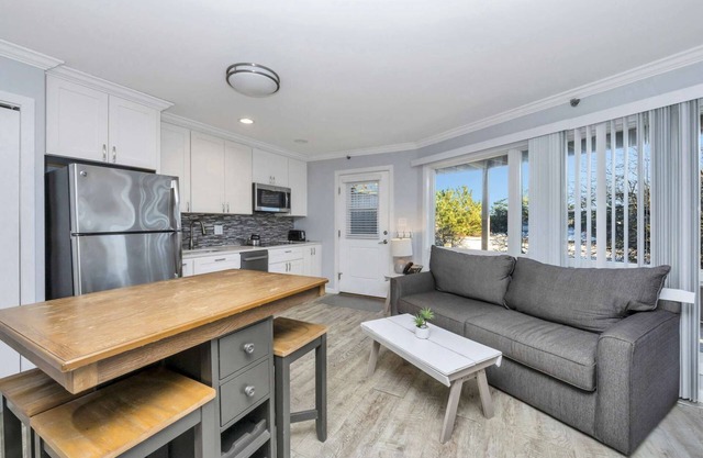 Gorgeous Studio Apartment with 1 Bath and Balcony