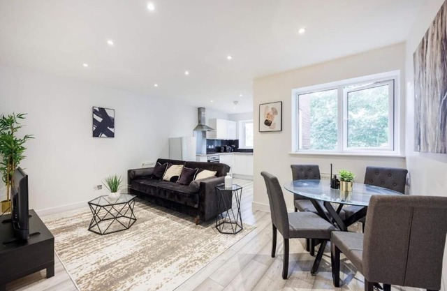 Gorgeous & Stylish 1BR City Centre Nr High Street by Luxiety Stays