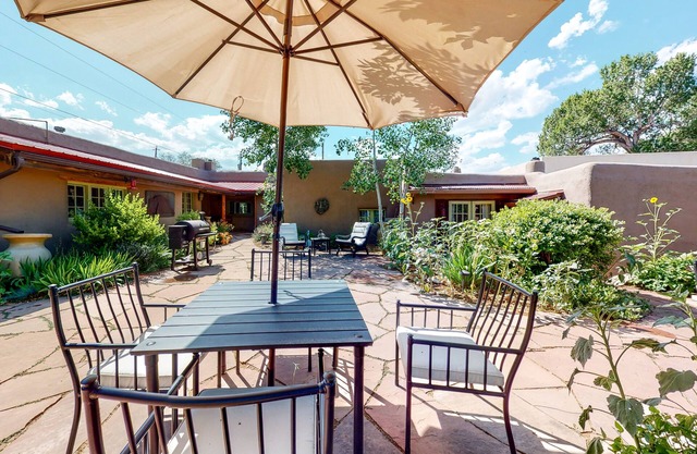 Gorgeous Suite - Full Kitchen, Jetted Tub, Fireplaces - Walk to Dining, Dogs OK