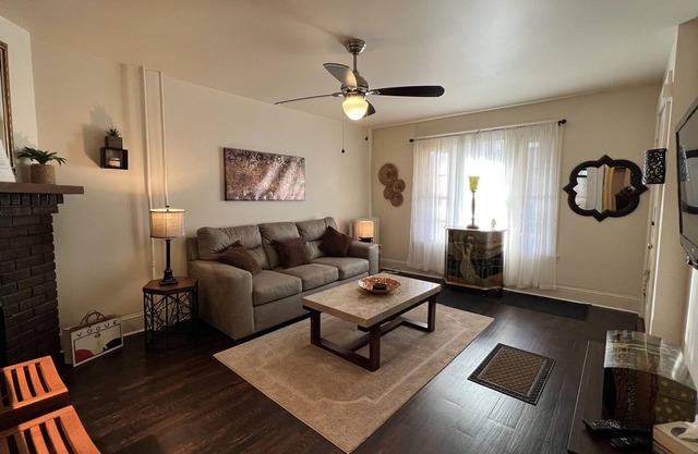 Gorgeous Syracuse Flat, Excellent Location!