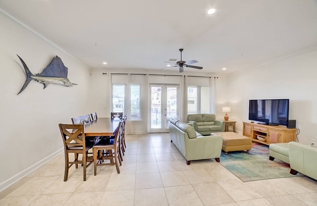 Gorgeous townhouse, plenty of space, family-friendly & close to everything