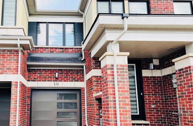 Gorgeous Townhome close to Conestoga College, Hwy401, Bluff Park & downtown