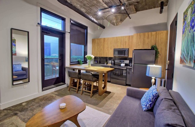 Gorgeous Ultramodern 2BR Loft + Patio