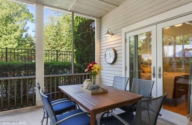 (Summer Weeks Available!) Gorgeous Union Pier Condo With Association Pool!