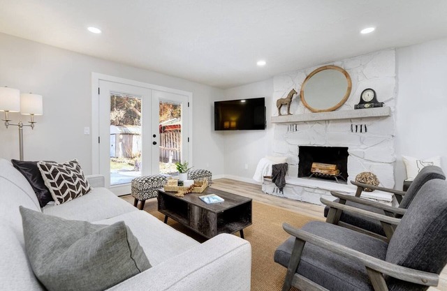 Gorgeous, Updated 3 Bed Downtown Eagle Home