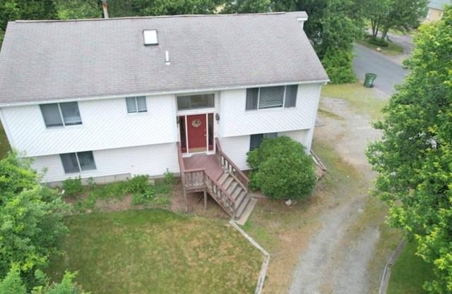 Gorgeous, updated home in Bonnet Shores