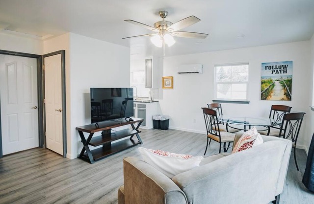 Gorgeous Upstairs Studio with Patio and Laundry