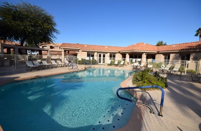 Luxusferienwohnung mit beheiztem Pool, Spa, Fitnessraum, Terrasse, Garage