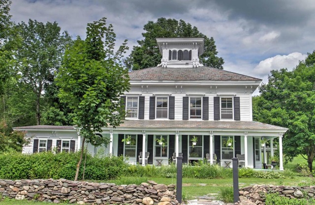 Gorgeous Victorian-Style House with Hilltop Pool!