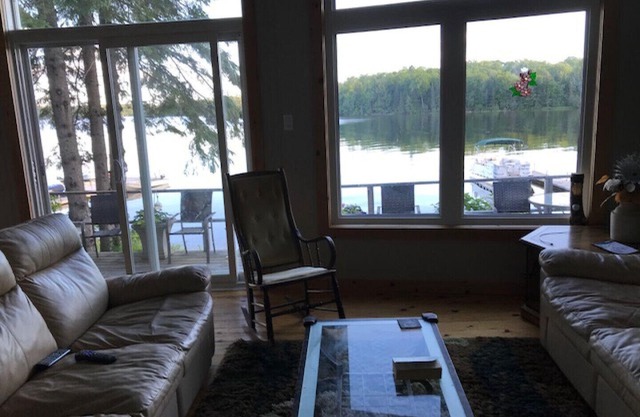 gorgeous view, steps to lake, 2 canoes and paddle boat