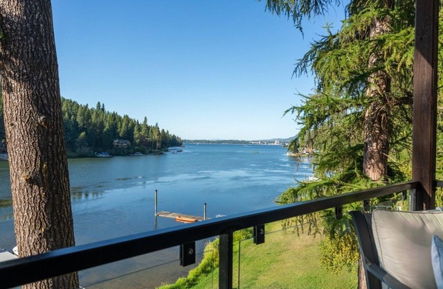 !!Special!! May 27-June 15- 100 offLakefrontDowntown 15 min. Gorgeous View!Ask